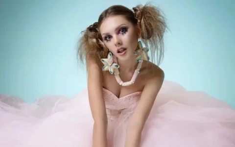 “芭比风棺材”爆火！一家做棺材板的独立站