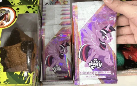 卡游出海，“卡”在没有自己的Labubu