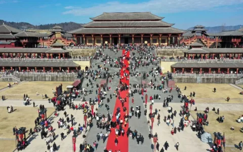 短剧“砍人”，“霸总”也快付不起房租