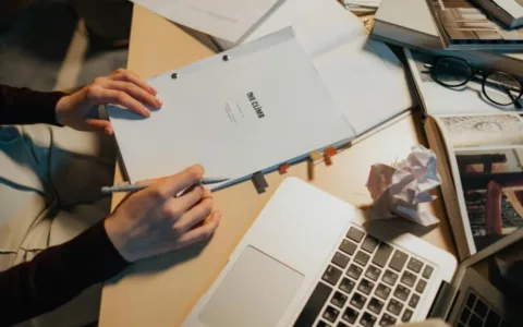 第一批拍短剧的网文公司，已经亏惨了